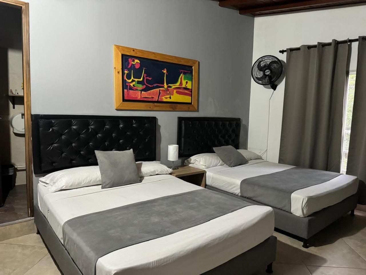 Gemas San Joaquin 1 Hotel Medellin Exterior photo