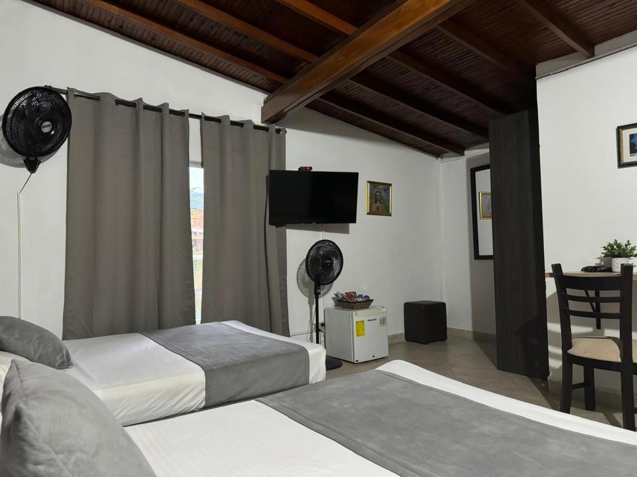 Gemas San Joaquin 1 Hotel Medellin Exterior photo