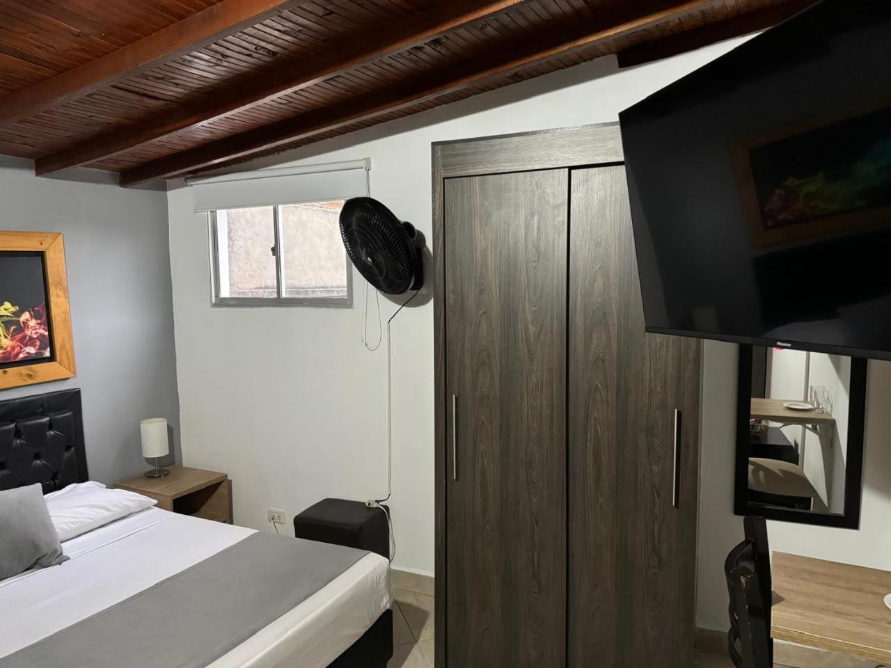 Gemas San Joaquin 1 Hotel Medellin Exterior photo