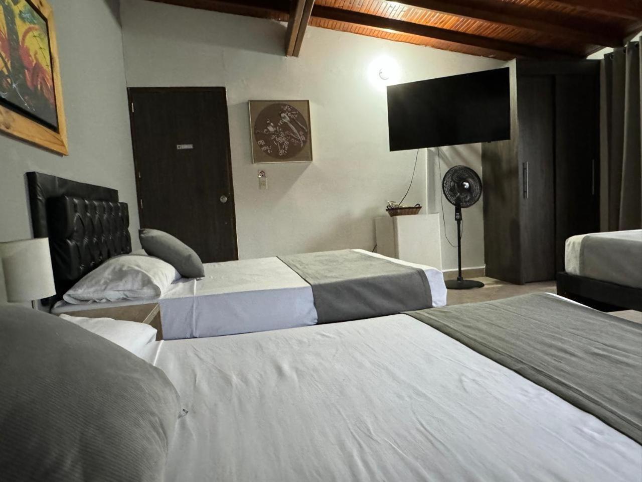 Gemas San Joaquin 1 Hotel Medellin Exterior photo